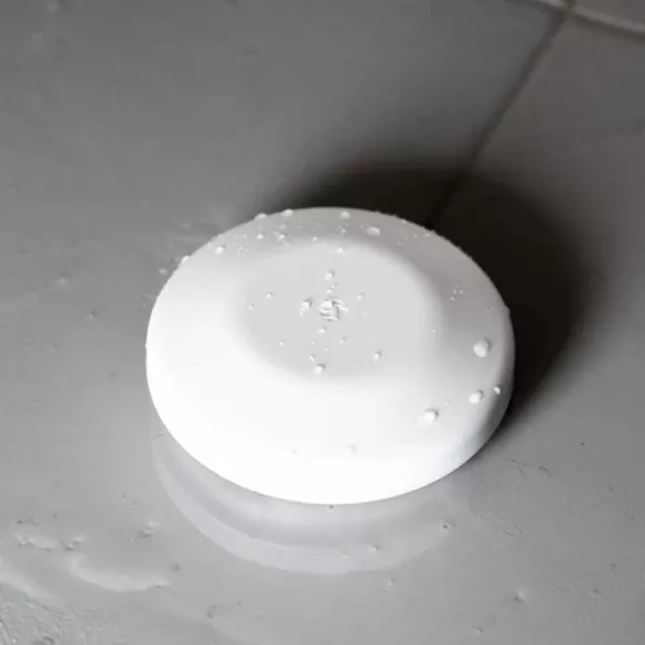 Shelly Flood S Gen4 – csőtörés, vízfolyás és eső érzékelő szenzor, Wi-Fi, Zigbee, Matter, fehér (S4SN-0071Z)