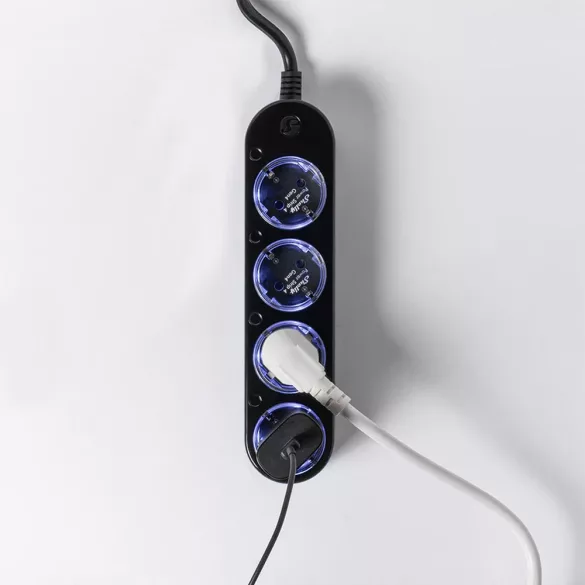 Shelly Power Strip 4 Gen4 –  okos konnektor elosztó négy aljzattal, fogyasztásmérős, Wi-Fi, Zigbee, Matter, fekete