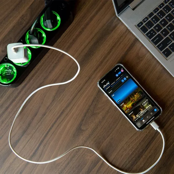 Shelly Power Strip 4 Gen4 –  okos konnektor elosztó négy aljzattal, fogyasztásmérős, Wi-Fi, Zigbee, Matter, fekete