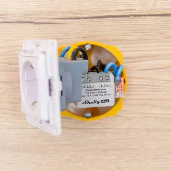 Shelly EM Mini Gen4 – egy áramkörös fogyasztásmérő (16A), Wi-Fi, Bluetooth, Matter, Zigbee