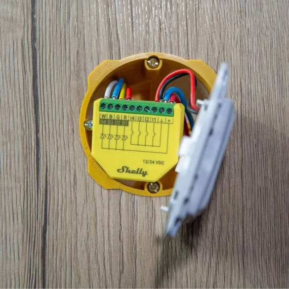 Shelly PLUS RGBW PM – 12V/24V DC LED vezérlő, Wi-Fi, Bluetooth